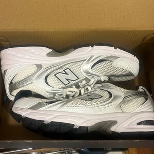 New Balance Unisex 530s, Women’s size 8.5